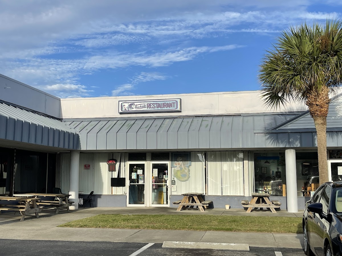 Lily's Beachside Restaurant-1